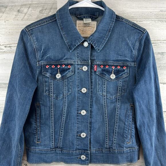 Levis Jacket Women’s Medium Blue Denim Red Studded Cropped Jean Medium Wash - Picture 2 of 7